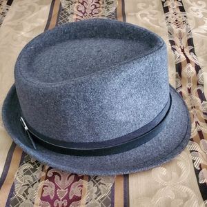 Mens gray hat